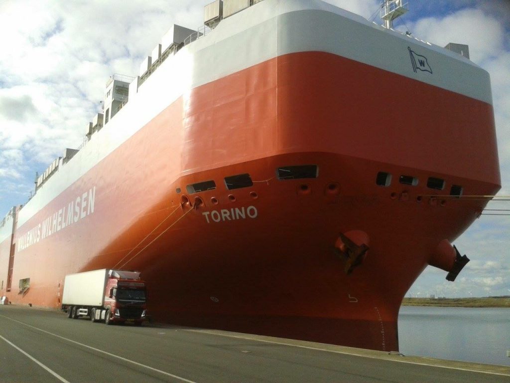 vrachtwagen-met-schip-vandermarktransport